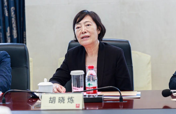 中央第十九巡回指导组调研DB真人游戏平台官网链接集团(图2) 中央第十九巡回指导组调研DB真人游戏平台官网链接集团(图2)